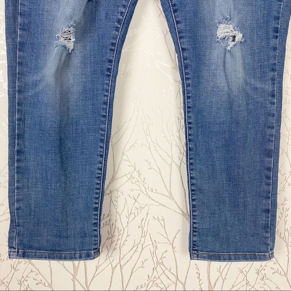 LEVI’S Sculpt Boyfriend Fit Tapered Leg Jeans NWT 33/16 Relaxed distressed - Picture 6 of 13